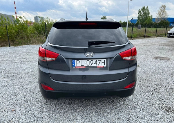 Hyundai ix35 cena 36999 przebieg: 153000, rok produkcji 2011 z Złotów małe 301